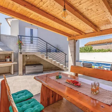 Pula 21 アパート