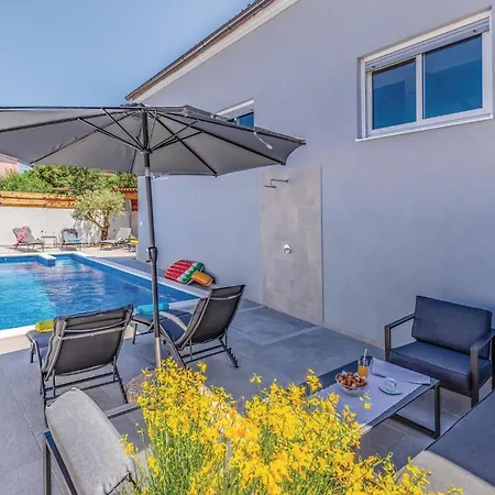 Pula 21 アパート プーラ