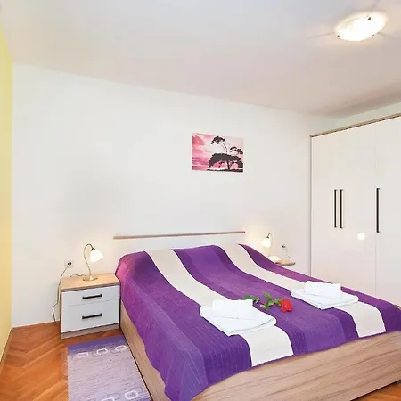 Gorgeous Apartment In Pula With Kitchen Apartment