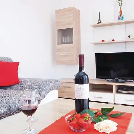 Gorgeous Apartment In Pula With Kitchen * Muntic