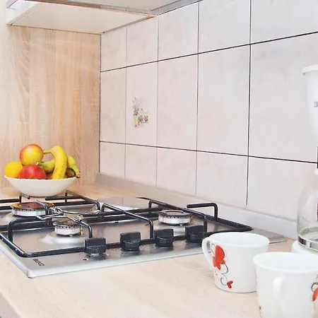 Gorgeous Apartment In Pula With Kitchen *