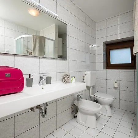 Gorgeous Apartment In Pula With Kitchen * Muntic
