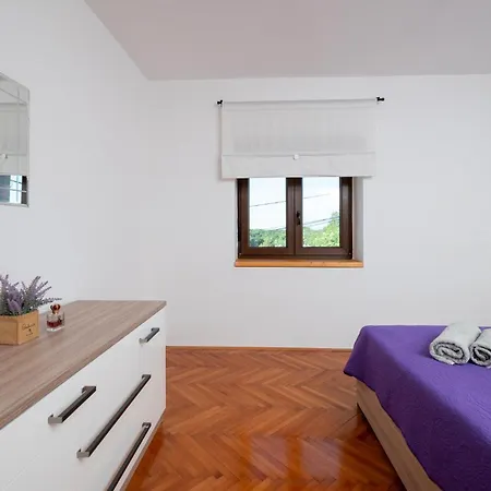 Gorgeous Apartment In Pula With Kitchen