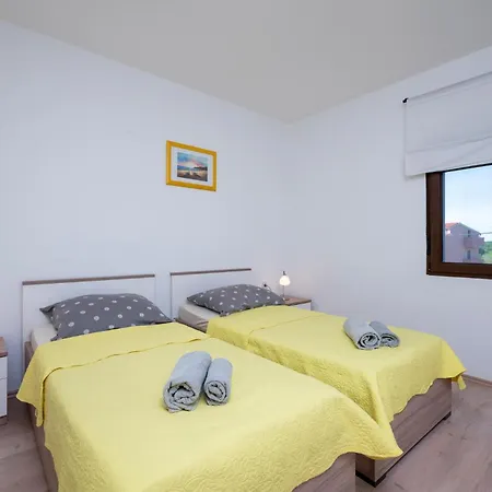 Gorgeous Apartment In Pula With Kitchen * Muntic
