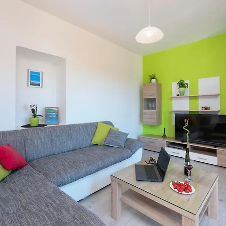 Gorgeous Apartment In Pula With Kitchen Apartment