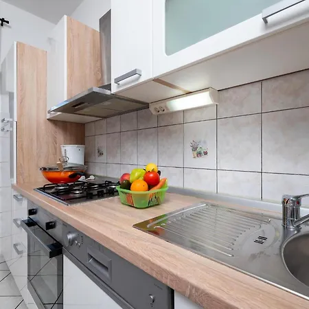 Gorgeous Apartment In Pula With Kitchen Apartment Muntic
