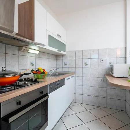 Gorgeous Apartment In Pula With Kitchen * Muntic