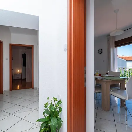 Gorgeous Apartment In Pula With Kitchen