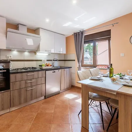 Nice Apartment In Pula *